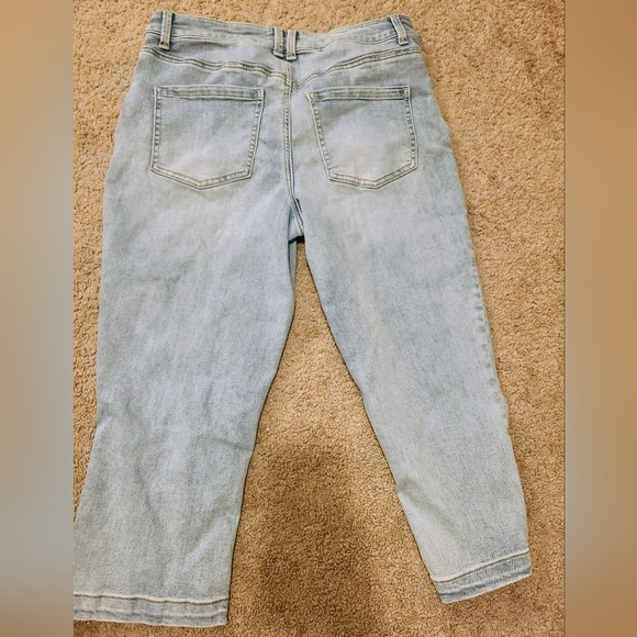 Light Blue Cropped Jeans - Picture 3 of 4